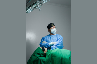 Rinoplastia secundária exige avaliação cuidadosa para saber quando fazer e quais riscos considerar, explica Milton Seigi Hayashi.