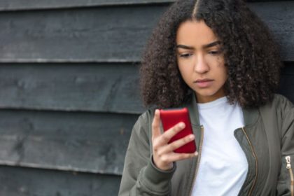 Anatomia do post e a Tecnologia: como a busca por engajamento nas redes sociais afeta a autoestima dos jovens