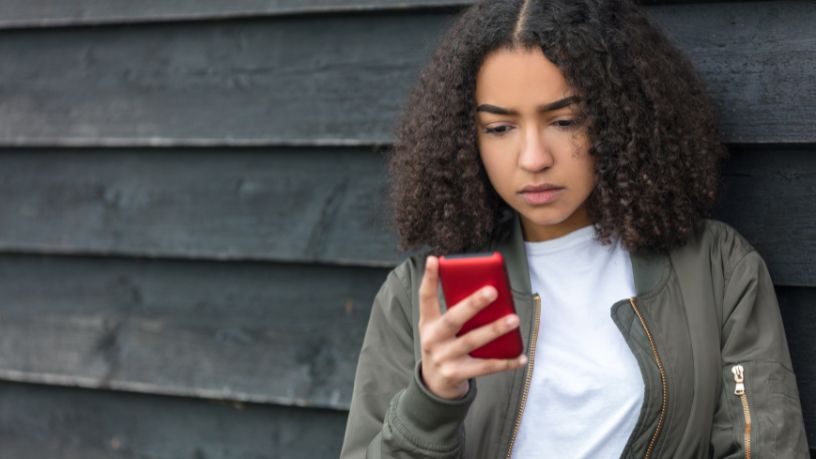 Anatomia do post e a Tecnologia: como a busca por engajamento nas redes sociais afeta a autoestima dos jovens