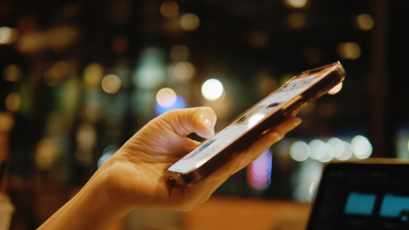 Redes Sociais e Comércio Eletrônico: Como Plataformas Digitais Estão Redefinindo o Consumo Online