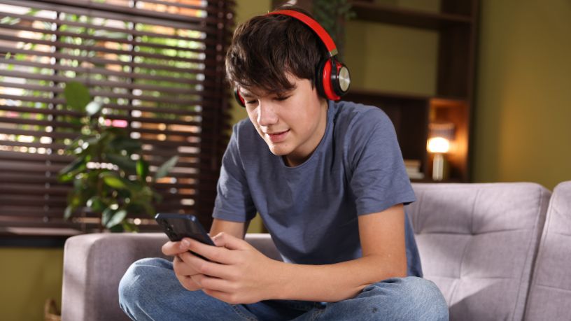 UE pressiona Meta sobre uso de redes sociais por menores de 13 anos: o que está em jogo para Facebook e Instagram