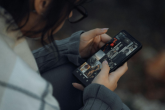 Brasil já exige idade mínima maior para usar redes sociais: veja o que muda