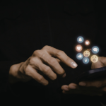 IA nas redes sociais em 2026: por que a identificação de conteúdo gerado por inteligência artificial virou prioridade para plataformas e criadores